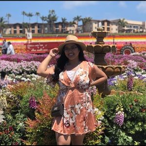 Women’s dress size L